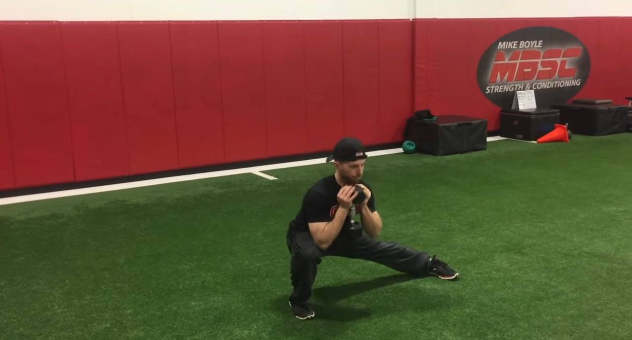 6 вправ з гирями, які чоловіки повинні виконувати часто для збільшення сили